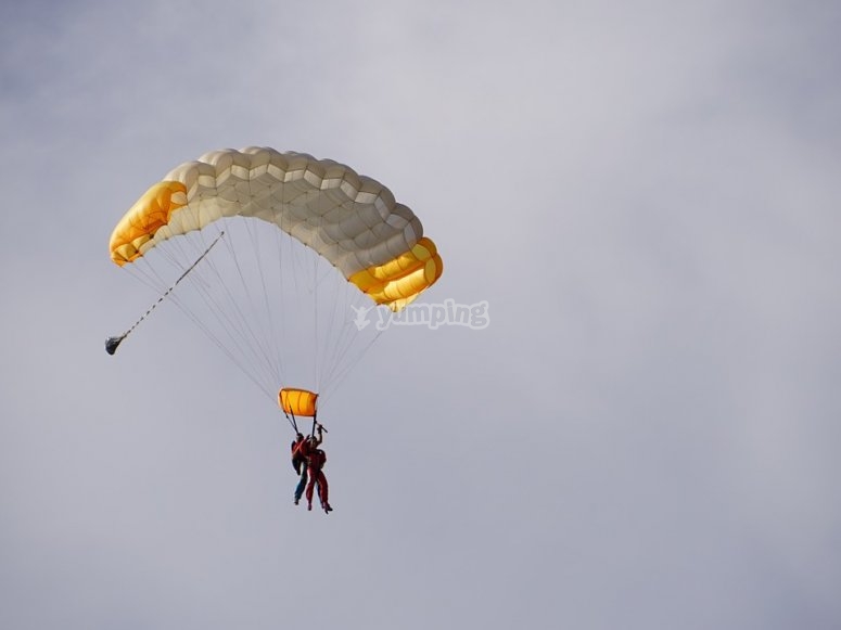 London Tandem Skydive, prices and bookings 2024